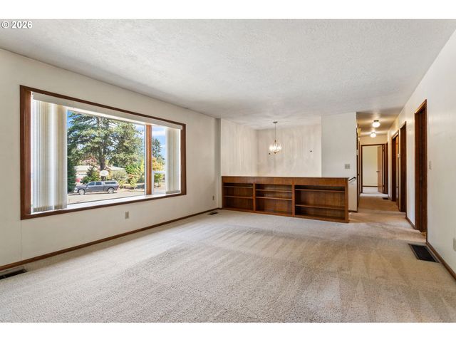 13529 Se TAYLOR Ct, Portland, OR 97233