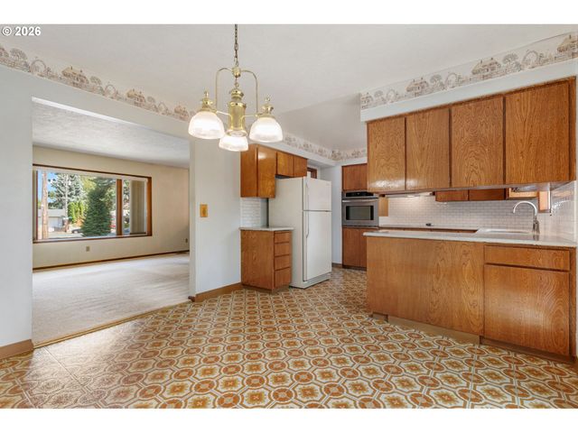 13529 Se TAYLOR Ct, Portland, OR 97233