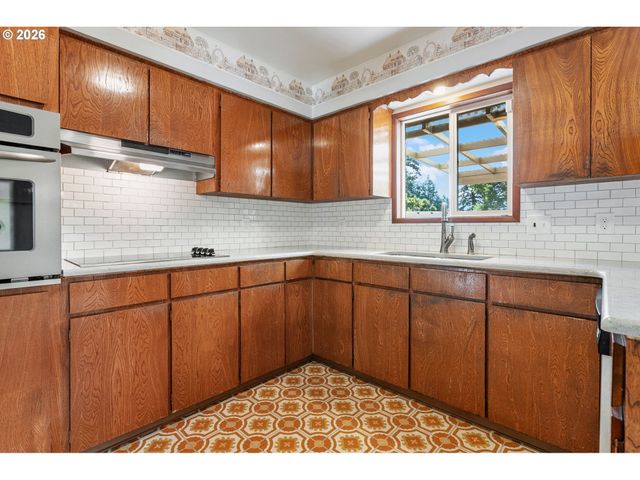 13529 Se TAYLOR Ct, Portland, OR 97233