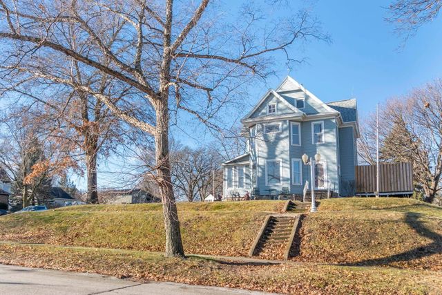 821 College Street, Cedar Falls, IA 50613