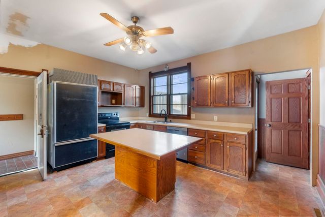 821 College Street, Cedar Falls, IA 50613