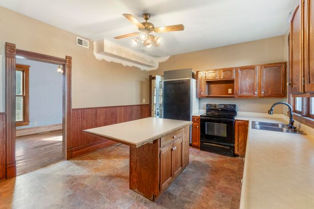 821 College Street, Cedar Falls, IA 50613