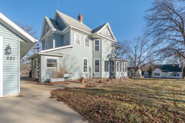 821 College Street, Cedar Falls, IA 50613