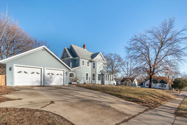 821 College Street, Cedar Falls, IA 50613