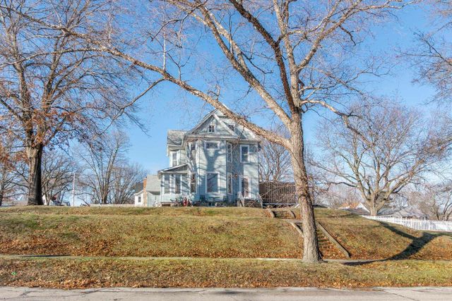 821 College Street, Cedar Falls, IA 50613