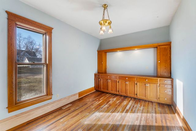 821 College Street, Cedar Falls, IA 50613