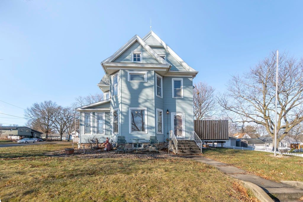 821 College Street, Cedar Falls, IA 50613