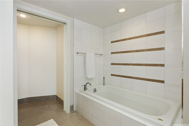 1177 Queen Street 3205, Honolulu, HI 96814