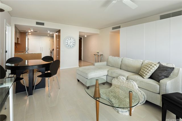 1177 Queen Street 3205, Honolulu, HI 96814