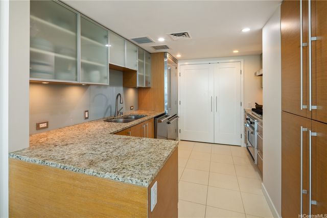 1177 Queen Street 3205, Honolulu, HI 96814
