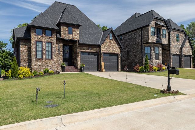 2504 N Crossover Road, Fayetteville, AR 72703