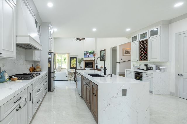 2504 N Crossover Road, Fayetteville, AR 72703