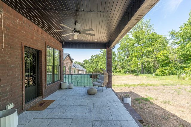 2504 N Crossover Road, Fayetteville, AR 72703