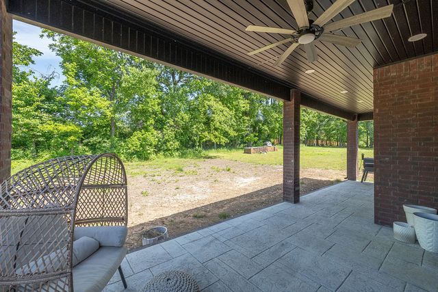 2504 N Crossover Road, Fayetteville, AR 72703