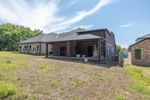 2504 N Crossover Road, Fayetteville, AR 72703
