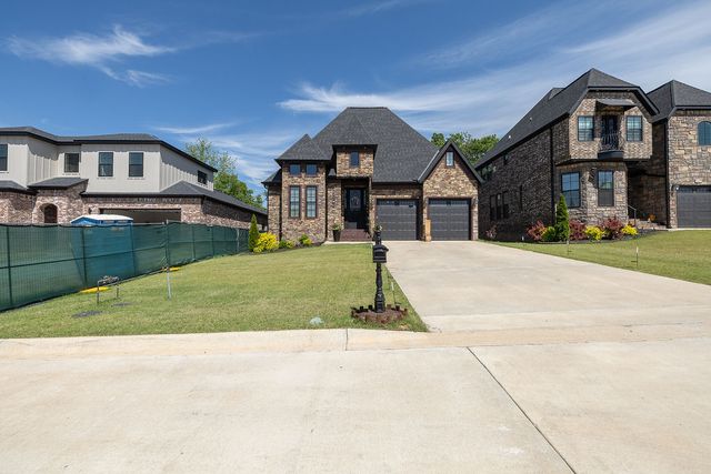 2504 N Crossover Road, Fayetteville, AR 72703