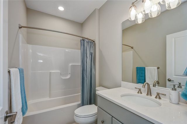 138 Summer Lane, Mcdonald, PA 15057