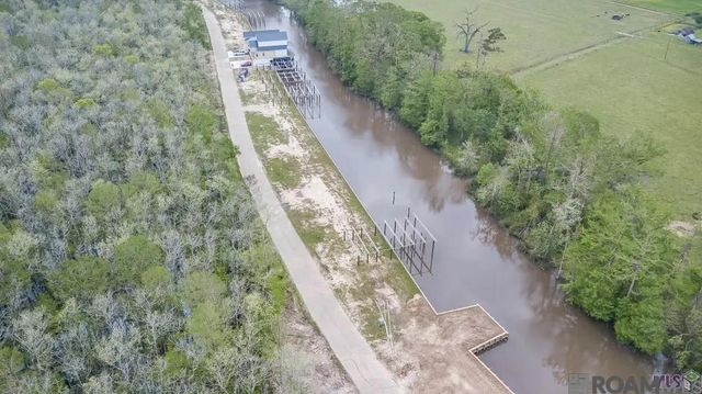 23081 Carter Plantation Dr, Springfield, LA 70462