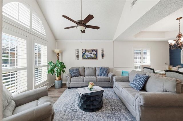 2117 Pinwood Circle, Arlington, TX 76001