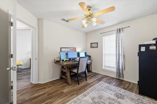 2117 Pinwood Circle, Arlington, TX 76001