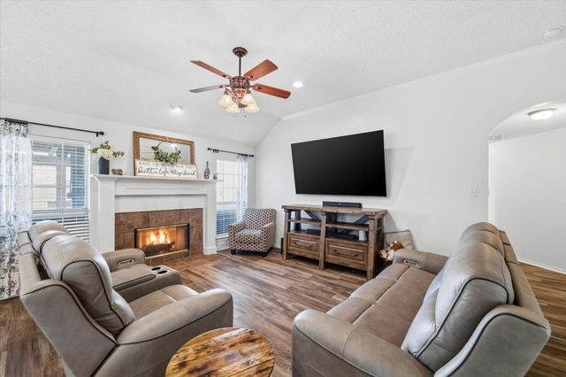 2117 Pinwood Circle, Arlington, TX 76001