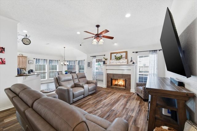 2117 Pinwood Circle, Arlington, TX 76001