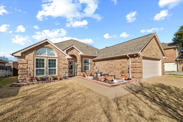 2117 Pinwood Circle, Arlington, TX 76001