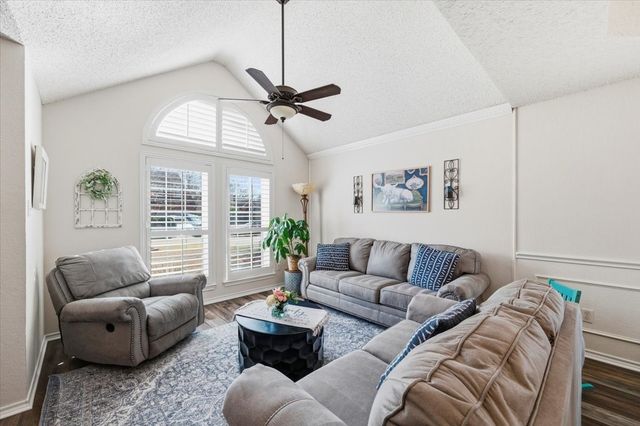 2117 Pinwood Circle, Arlington, TX 76001