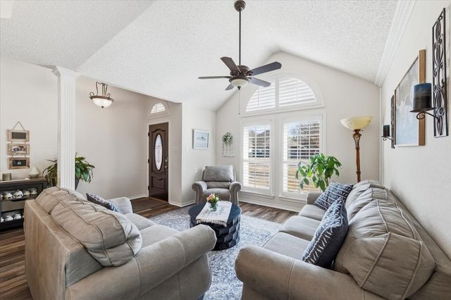 2117 Pinwood Circle, Arlington, TX 76001