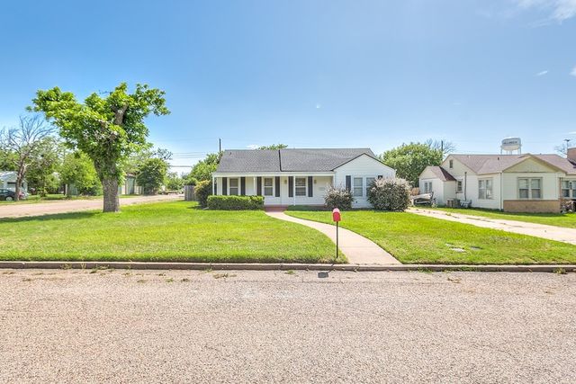 601 N 3rd Street, Ballinger, TX 76821