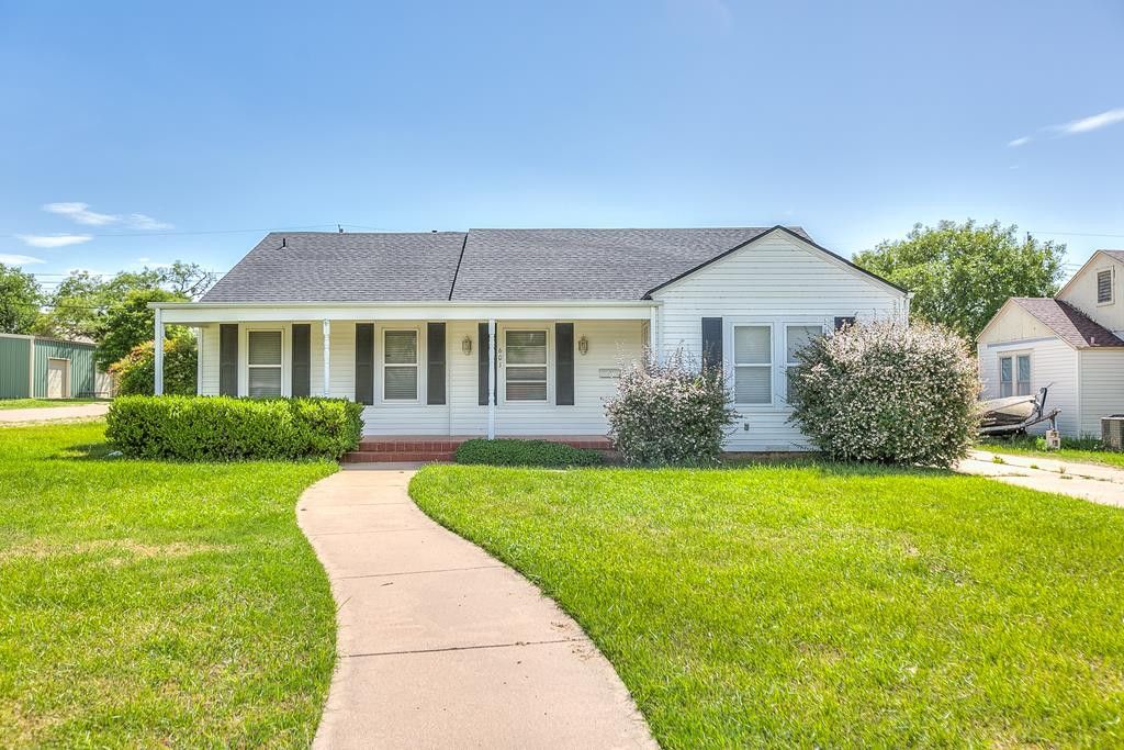 601 N 3rd Street, Ballinger, TX 76821