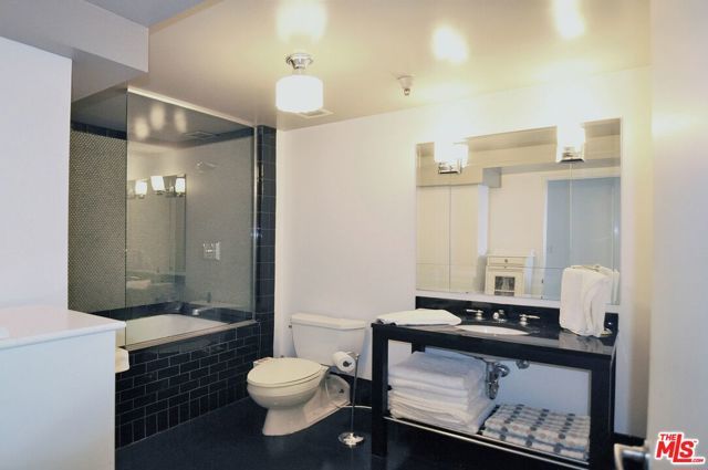 849 S Broadway M9, Los Angeles, CA 90014