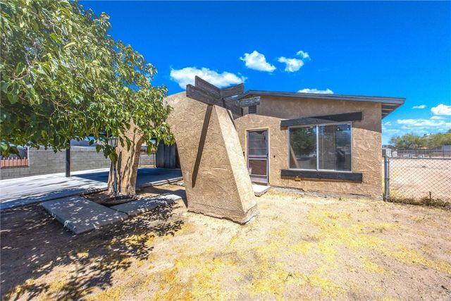 2037 Sequoia, Barstow, CA 92311