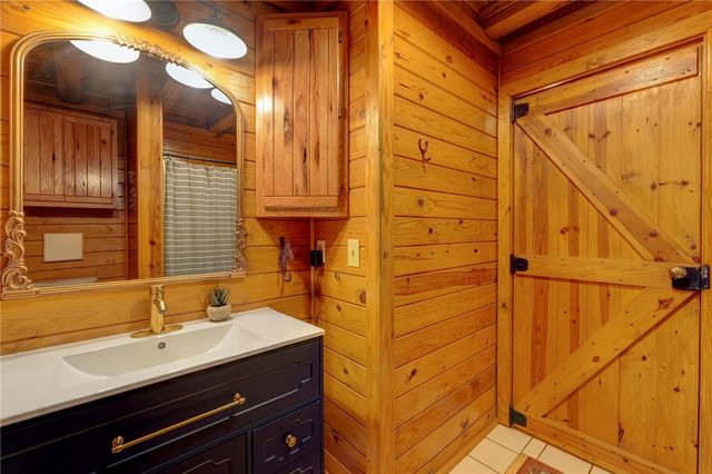 18578 Harmon Road, Fayetteville, AR 72704