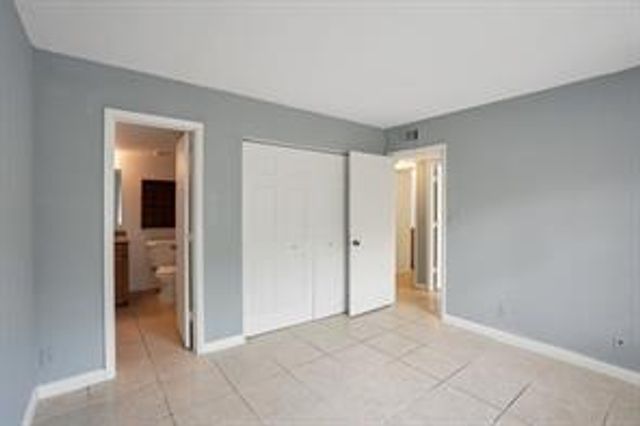 11456 NW 43rd St, Coral Springs, FL 33065