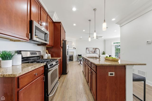 4705 S Champlain Avenue 202, Chicago, IL 60615