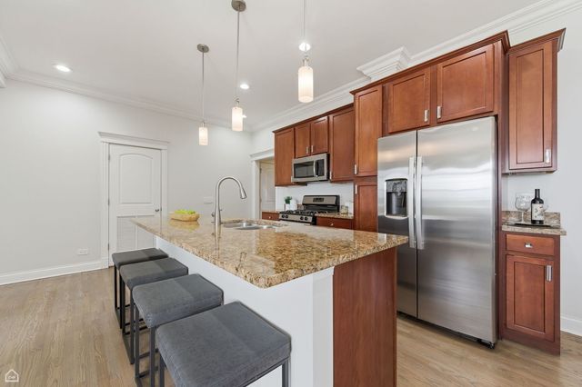4705 S Champlain Avenue 202, Chicago, IL 60615