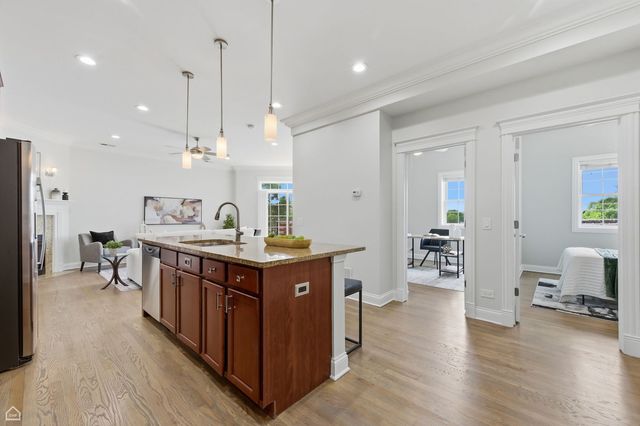 4705 S Champlain Avenue 202, Chicago, IL 60615