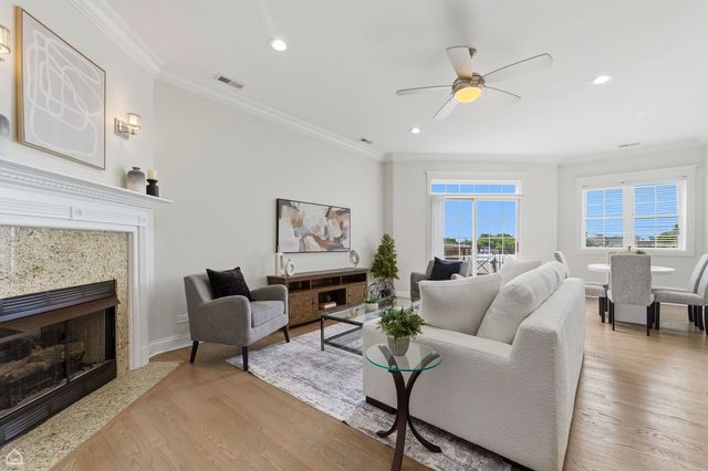 4705 S Champlain Avenue 202, Chicago, IL 60615