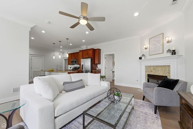 4705 S Champlain Avenue 202, Chicago, IL 60615