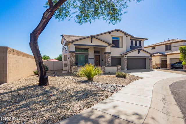 15527 W MINNEZONA Avenue, Goodyear, AZ 85395