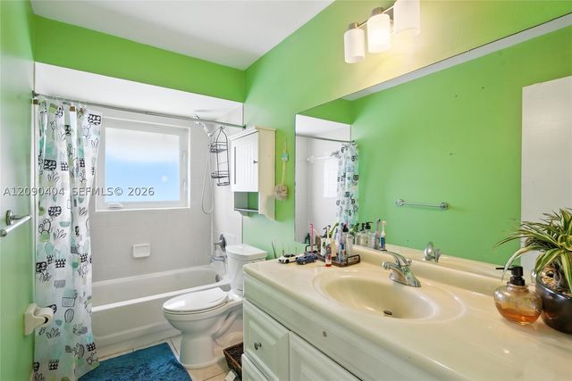 6990 NW 23rd St, Margate, FL 33063