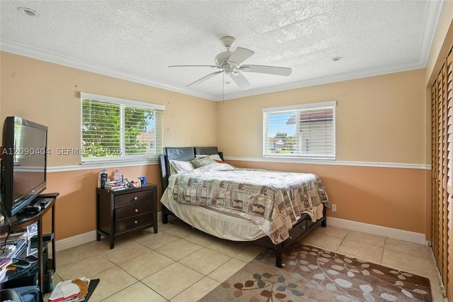 6990 NW 23rd St, Margate, FL 33063