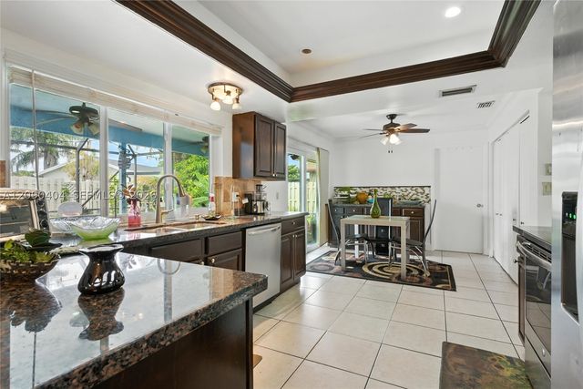 6990 NW 23rd St, Margate, FL 33063