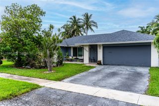 6990 NW 23rd St, Margate, FL 33063