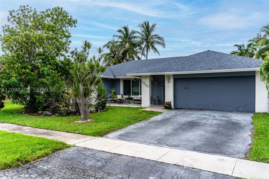 6990 NW 23rd St, Margate, FL 33063