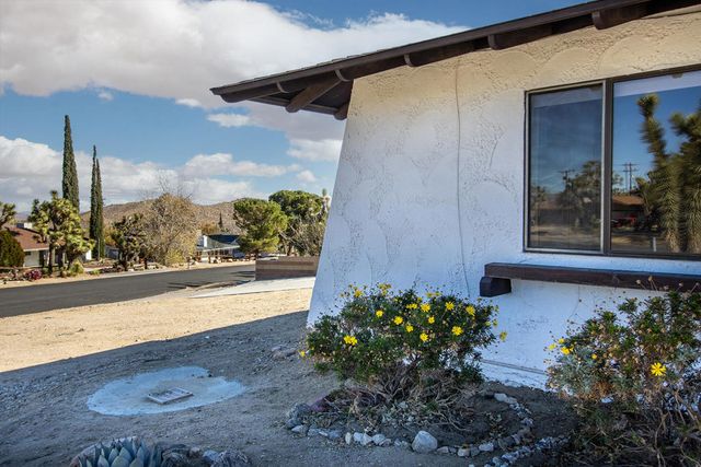 8687 Grand Avenue, Yucca Valley, CA 92284