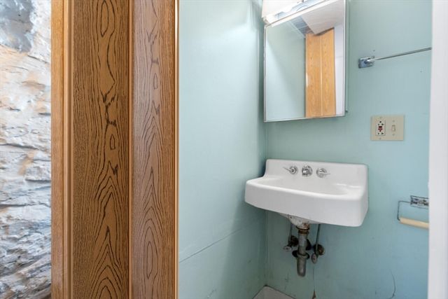 15 Cass St, Melrose, MA 02176