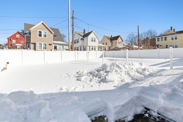 15 Cass St, Melrose, MA 02176