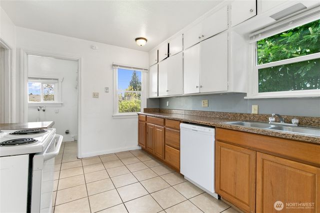 916 E 61st Street, Tacoma, WA 98404